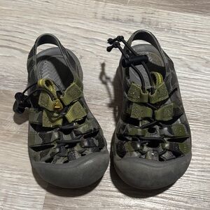 Keen camo shoes